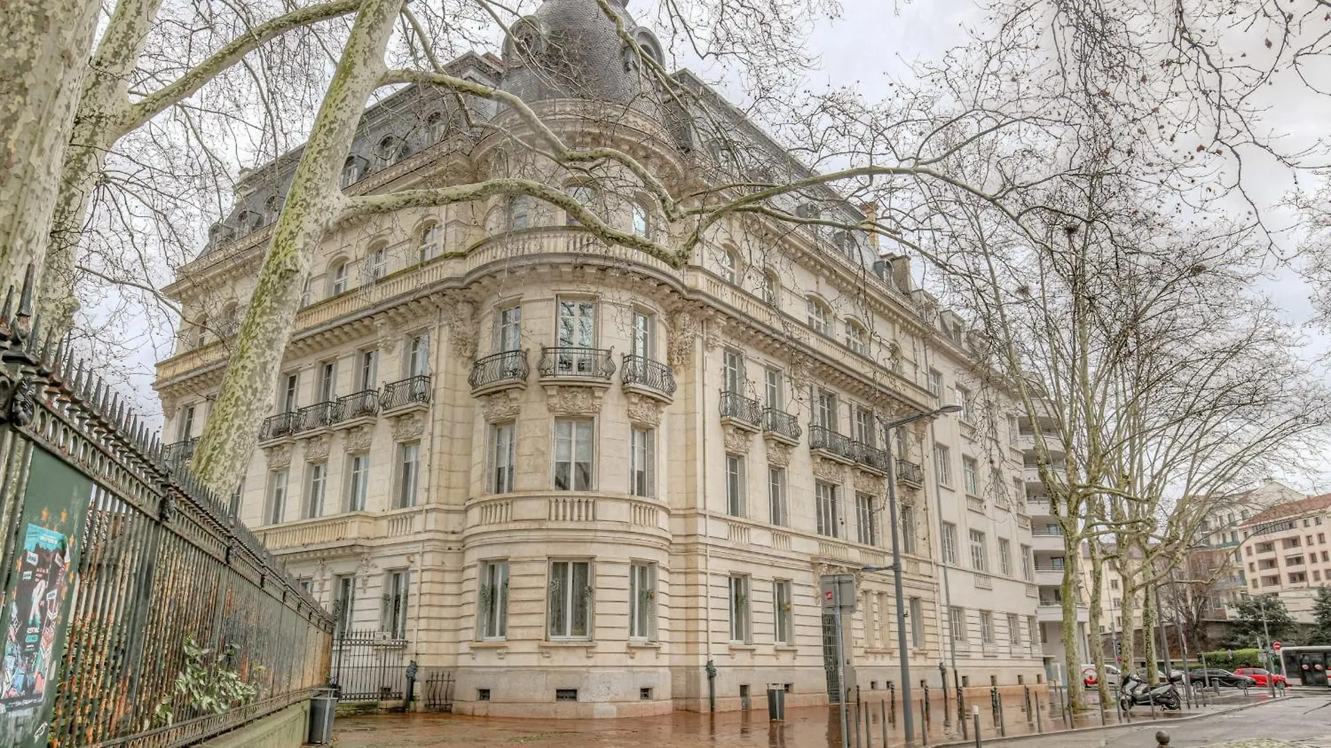 Holiday home Suite Premium Proche Tete D'Or Lyon France